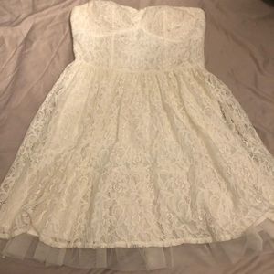 White lace strapless dress